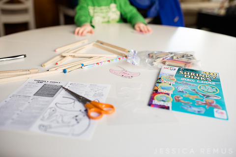 lifestyle photo in house kids playing shrink drinks